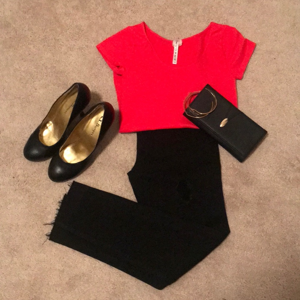 ⤵️ 2 left!! Black Distressed Cropped Jeans - Picture 2 of 8